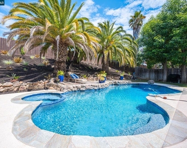 1304 Saddlehill Ln - Photo Thumbnail 50
