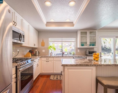 1304 Saddlehill Ln - Photo Thumbnail 18