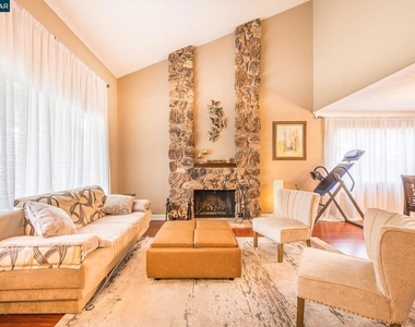 1304 Saddlehill Ln - Photo Thumbnail 9
