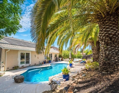 1304 Saddlehill Ln - Photo Thumbnail 51