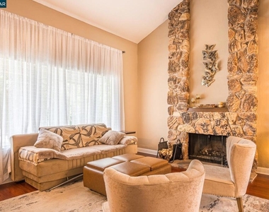 1304 Saddlehill Ln - Photo Thumbnail 10