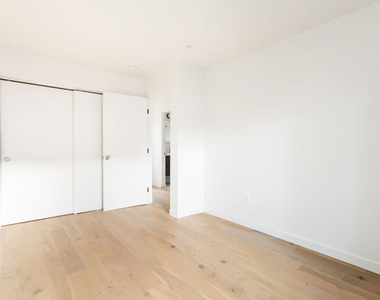3615 3/4 Bellevue Avenue - Photo Thumbnail 5