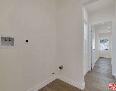 527 1/2 N 90th Street - Photo Thumbnail 3