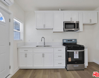 527 1/2 N 90th Street - Photo Thumbnail 2
