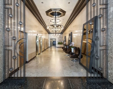 460 S Spring Street - Photo Thumbnail 21
