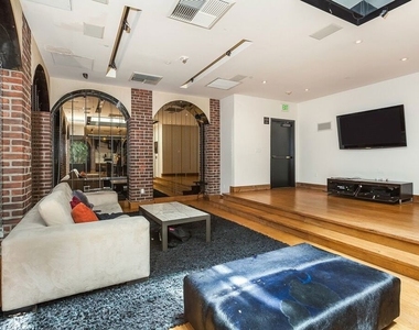 460 S Spring Street - Photo Thumbnail 17