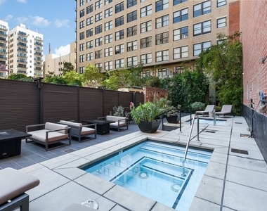 460 S Spring Street - Photo Thumbnail 18