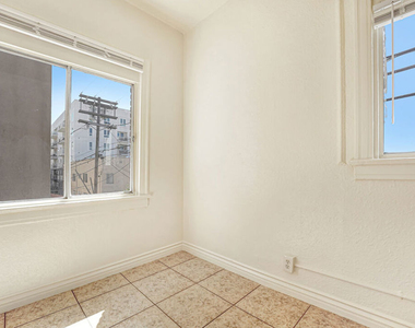 807 S Fedora Street - Photo Thumbnail 6