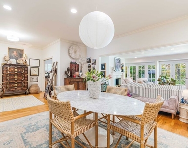 13059 Addison Street - Photo Thumbnail 5