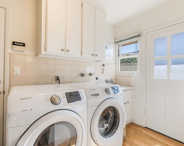 13059 Addison Street - Photo Thumbnail 15