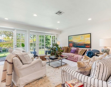 13059 Addison Street - Photo Thumbnail 6