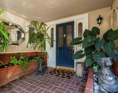 13059 Addison Street - Photo Thumbnail 2