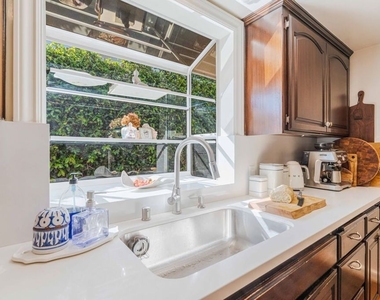 13059 Addison Street - Photo Thumbnail 14
