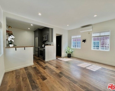 652 N Dillon Street - Photo Thumbnail 7