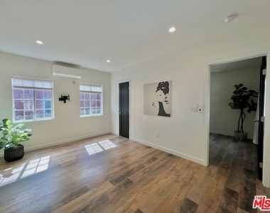 652 N Dillon Street - Photo Thumbnail 4