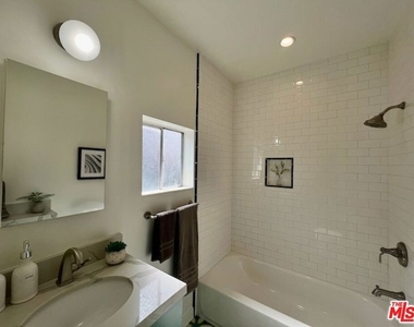 652 N Dillon Street - Photo Thumbnail 10