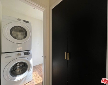 652 N Dillon Street - Photo Thumbnail 8