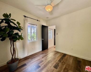 652 N Dillon Street - Photo Thumbnail 6