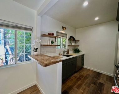 652 N Dillon Street - Photo Thumbnail 1