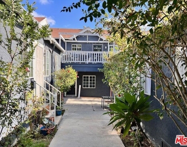 652 N Dillon Street - Photo Thumbnail 14