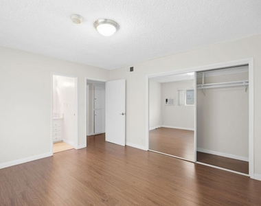 739 N Croft Avenue - Photo Thumbnail 15