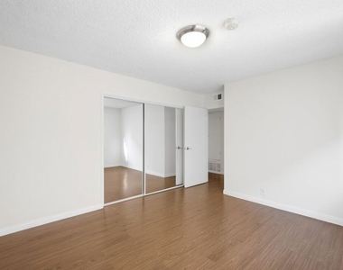 739 N Croft Avenue - Photo Thumbnail 18