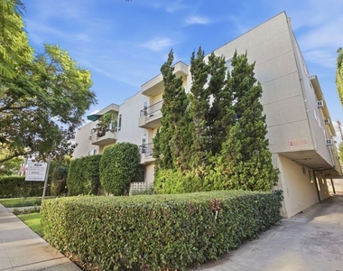 739 N Croft Avenue - Photo Thumbnail 20