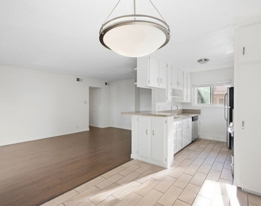 739 N Croft Avenue - Photo Thumbnail 3