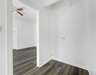 610 S Coronado Street - Photo Thumbnail 6