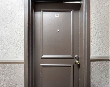 610 S Coronado Street - Photo Thumbnail 3