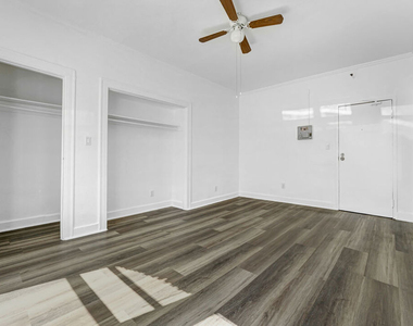 610 S Coronado Street - Photo Thumbnail 8
