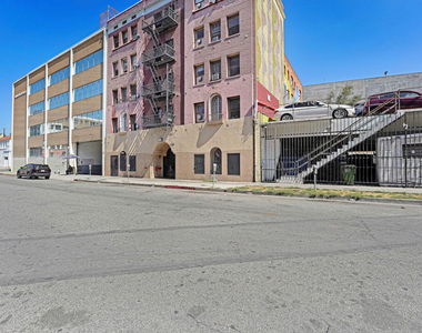 610 S Coronado Street - Photo Thumbnail 7
