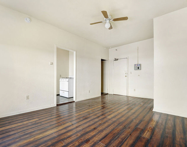 610 S Coronado Street - Photo Thumbnail 4