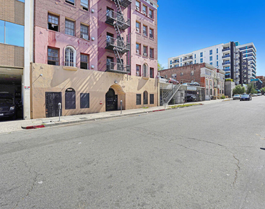 610 S Coronado Street - Photo Thumbnail 8