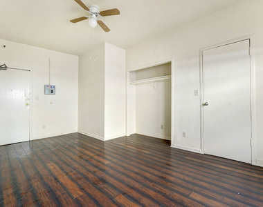 610 S Coronado Street - Photo Thumbnail 3