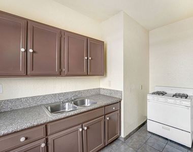 610 S Coronado Street - Photo Thumbnail 5