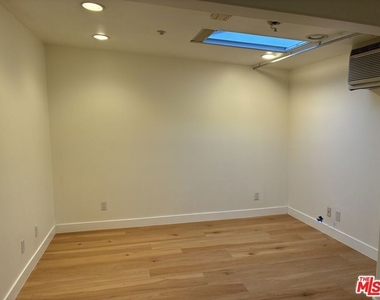 341 S Palm Drive - Photo Thumbnail 5