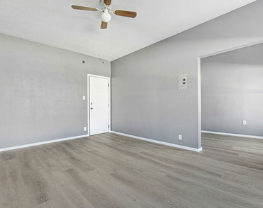 812 S Westlake Avenue - Photo Thumbnail 4