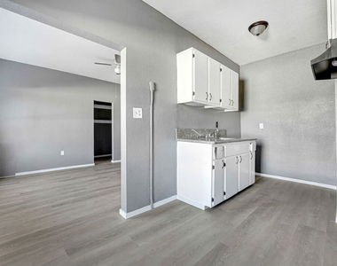 812 S Westlake Avenue - Photo Thumbnail 6