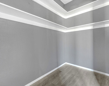 812 S Westlake Avenue - Photo Thumbnail 8