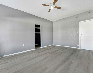 812 S Westlake Avenue - Photo Thumbnail 5
