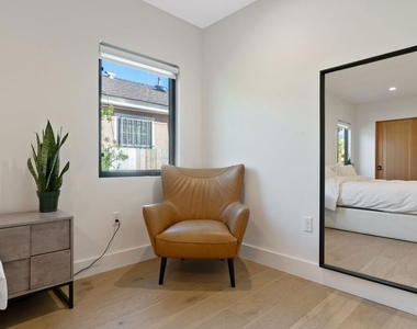 1861 W 38th Street - Photo Thumbnail 26