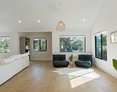 1861 W 38th Street - Photo Thumbnail 9