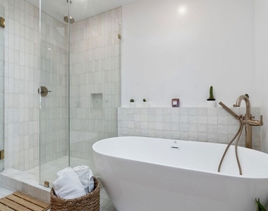 1861 W 38th Street - Photo Thumbnail 29