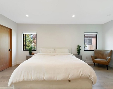 1861 W 38th Street - Photo Thumbnail 25