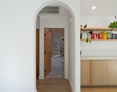 1861 W 38th Street - Photo Thumbnail 20