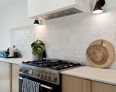 1861 W 38th Street - Photo Thumbnail 15