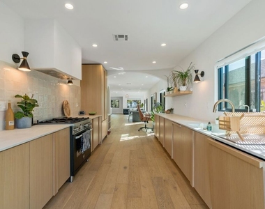 1861 W 38th Street - Photo Thumbnail 18