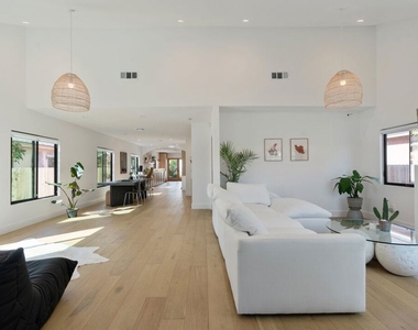 1861 W 38th Street - Photo Thumbnail 5