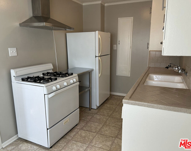 4068 Madison Avenue - Photo Thumbnail 12